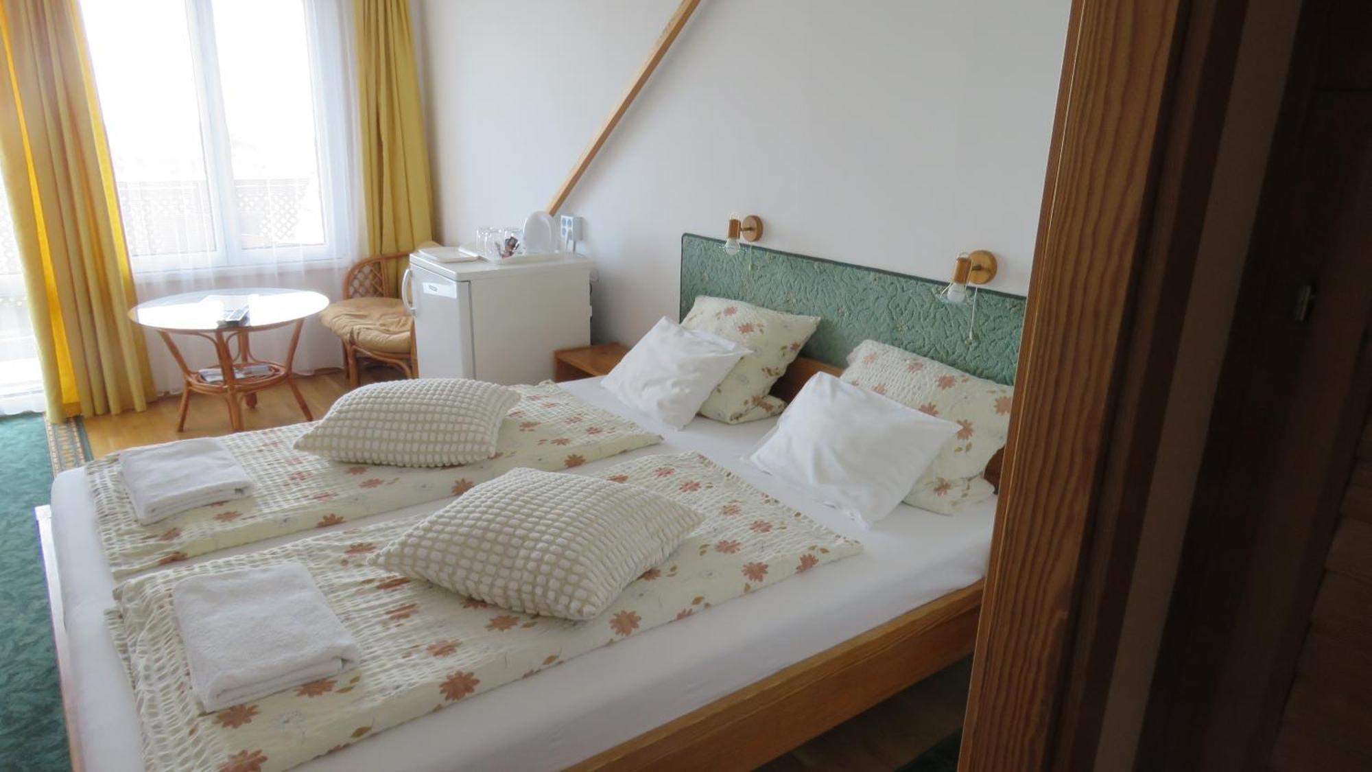 Prima Porta Vendeghaz Hotel Balatonalmadi Ngoại thất bức ảnh
