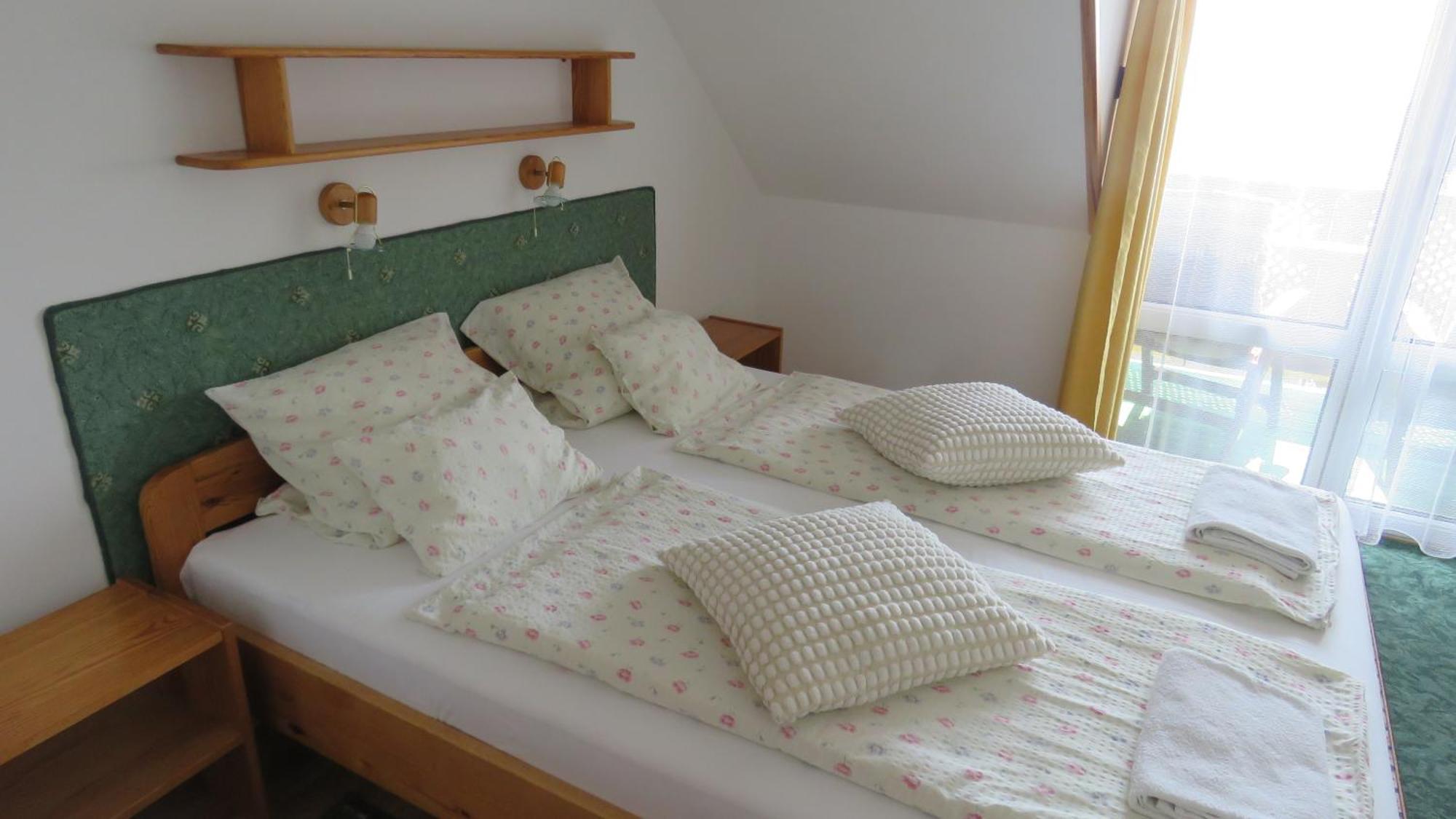 Prima Porta Vendeghaz Hotel Balatonalmadi Ngoại thất bức ảnh